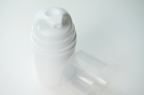 30ml 50ml80ML 100ML 150Ml 스냅온 원통형 에어리스 펌프 병 흰색 PP 플라스틱 소재